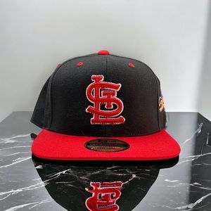 NEW ST Louis Cardinals 2 Tone SnapBack Black/Red Capn On Melrose Adjustable Hat